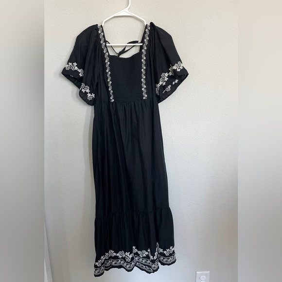 Old Navy Fit & Flare Short-Sleeve Midi Dress, Black, XS - Picture 5 of 10